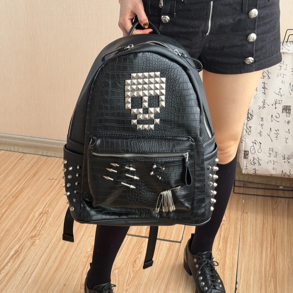 Women'S Fashion Backpack - オリジナルブラッククロコダイルパターンスカルリベットバックパックピン装飾ストリートファッションコンピュータスクールバッグ男性と女性用
