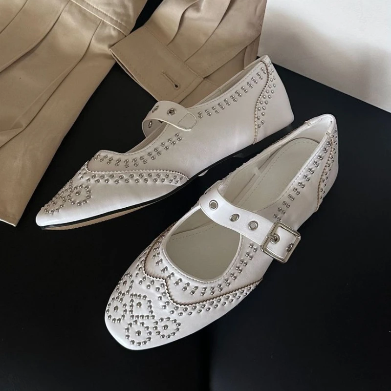 レトロリベットバックルデザインフラットシューズ レディース  - Women'S Fashion Brands のレビューと価格