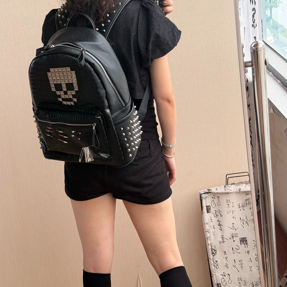 オリジナルブラッククロコダイルパターンスカルリベットバックパ - Women'S Fashion Backpack のレビューと価格